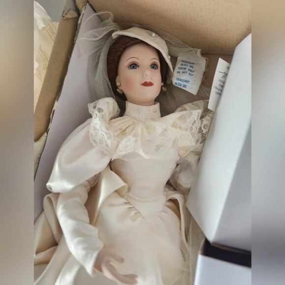 Ashton Drake Galleries | Bettys 1930s Wedding Dress Porcelain Doll w COA - Picture 3 of 9